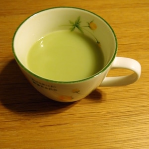 黒糖の甘さがやさしい♪抹茶ラテ